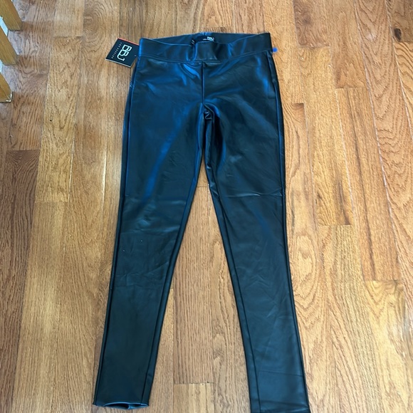 NWT BBJ LOS ANGELES BLACK LEGGINGS IN SIZE MEDIUM elastic waist - Picture 3 of 9